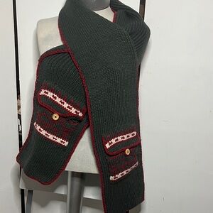 Woolrich Green Scarf with Red Trim and Pockets